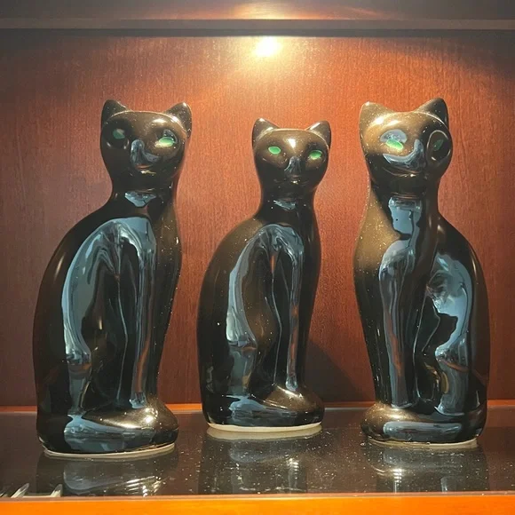 3 Green Eyed Black Cats - Picture 5 of 9